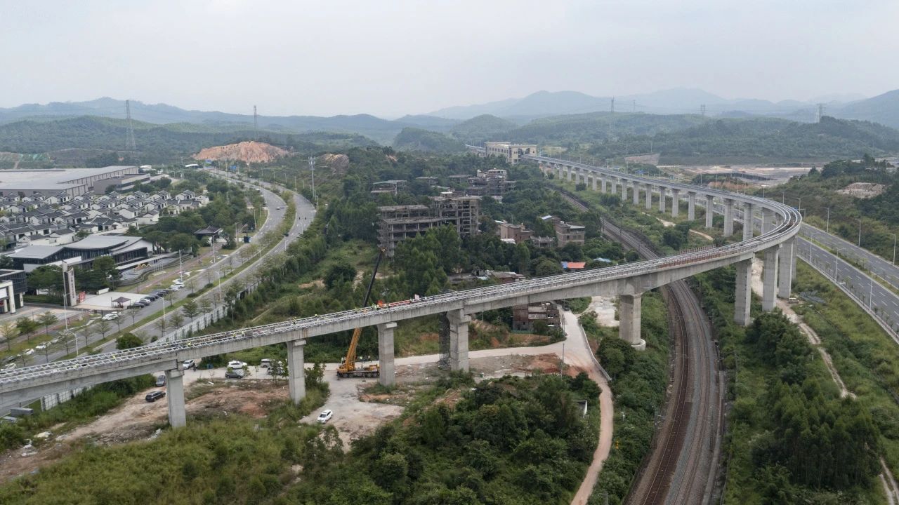 清遠磁浮全線軌道貫通